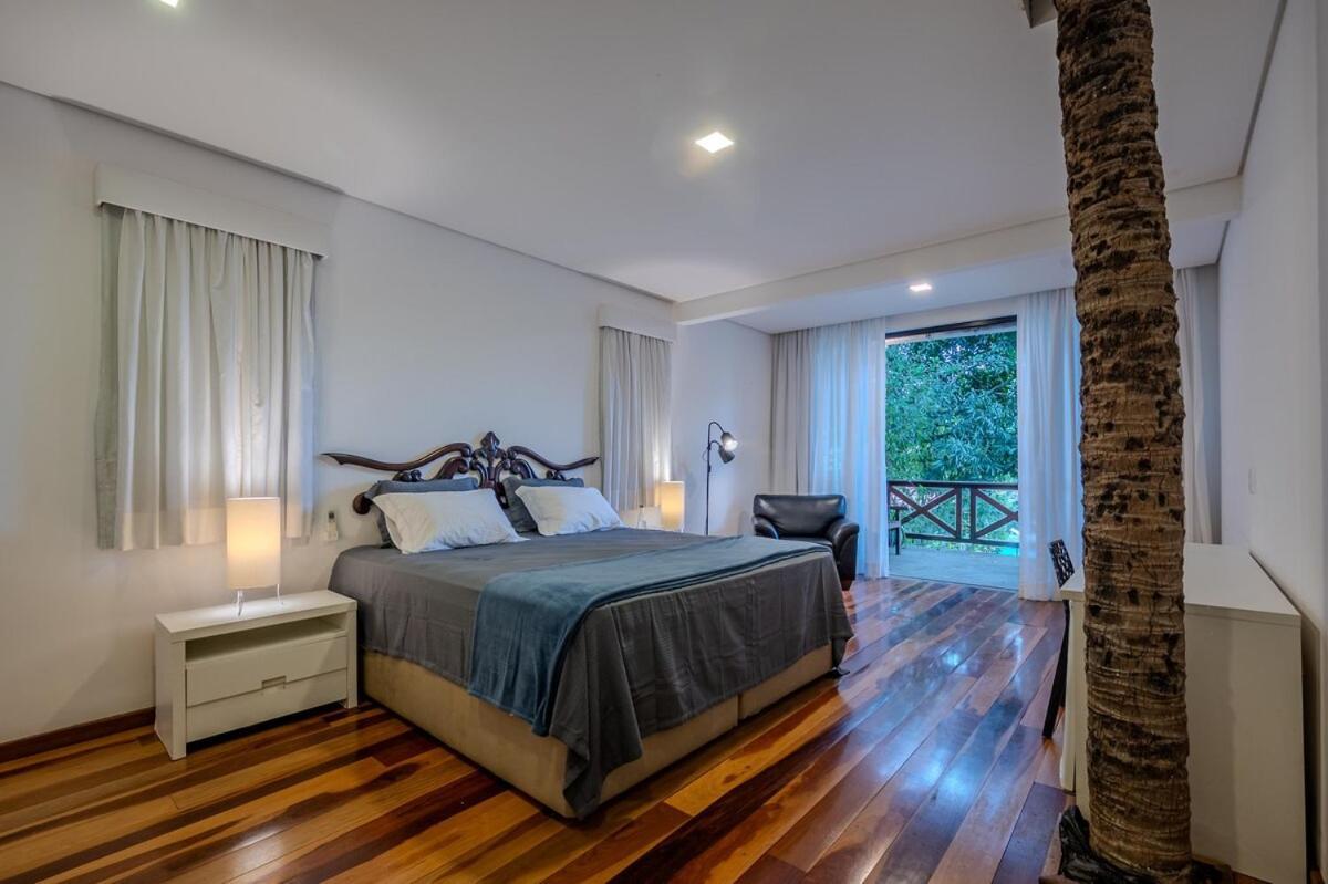 Island Refuge - 6 Suites, Swimming Pool & Bbq Holiday home *