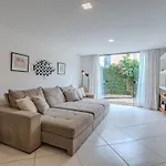 Island Refuge - 6 Suites, Swimming Pool & Bbq