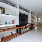 Island Refuge - 6 Suites, Swimming Pool & Bbq