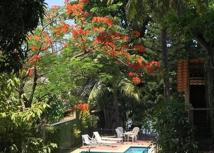 Island Refuge - 6 Suites, Swimming Pool & Bbq